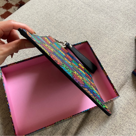 NWT GUCCI GG PSYCHEDELIC PRINT ZIP AROUND WRISTLET POUCH MADE IN ITALY - Picture 5 of 10